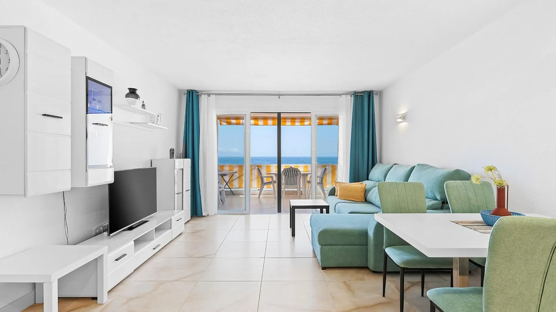 Neptuno Ocean View, Beach Line With Pool Puerto de Santiago  Hiszpania