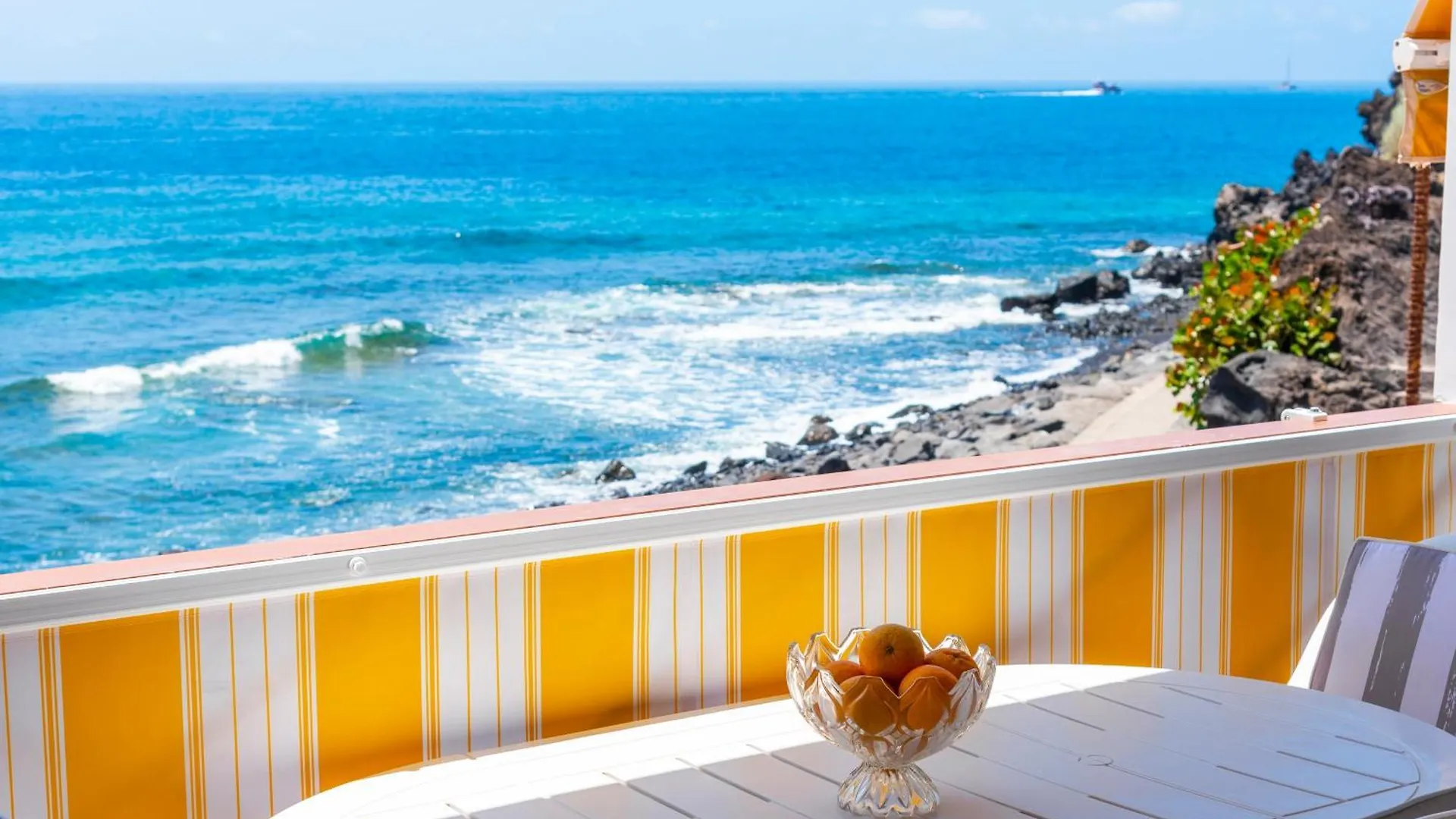 Neptuno Ocean View, Beach Line With Pool Puerto de Santiago